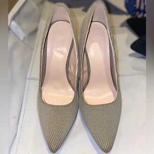 Never been worn size 6 hunter green/nude pointy heels!